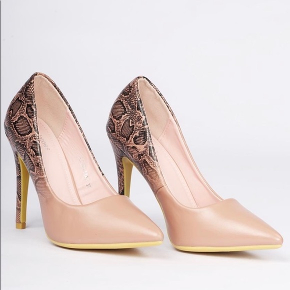 A Pair of Women Fashion Pink Pointed Toe Stilletos - Picture 2 of 3